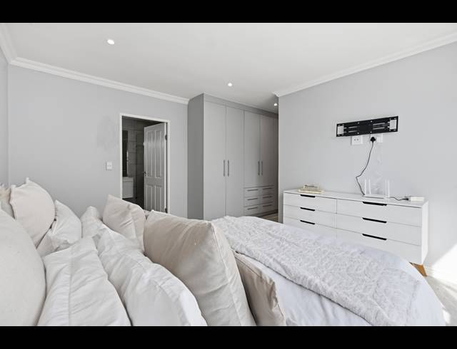 3 BEDROOM FREESTANDING FOR SALE IN SANDOWN